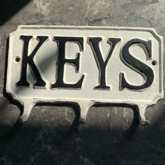 Keys wall decor with hooks sign - Picture 1 of 2